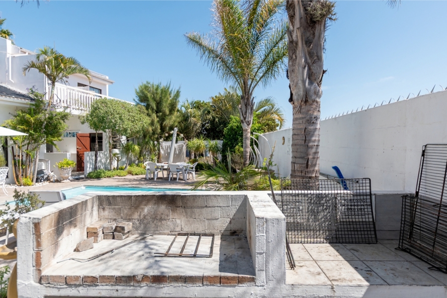 8 Bedroom Property for Sale in Country Club Western Cape